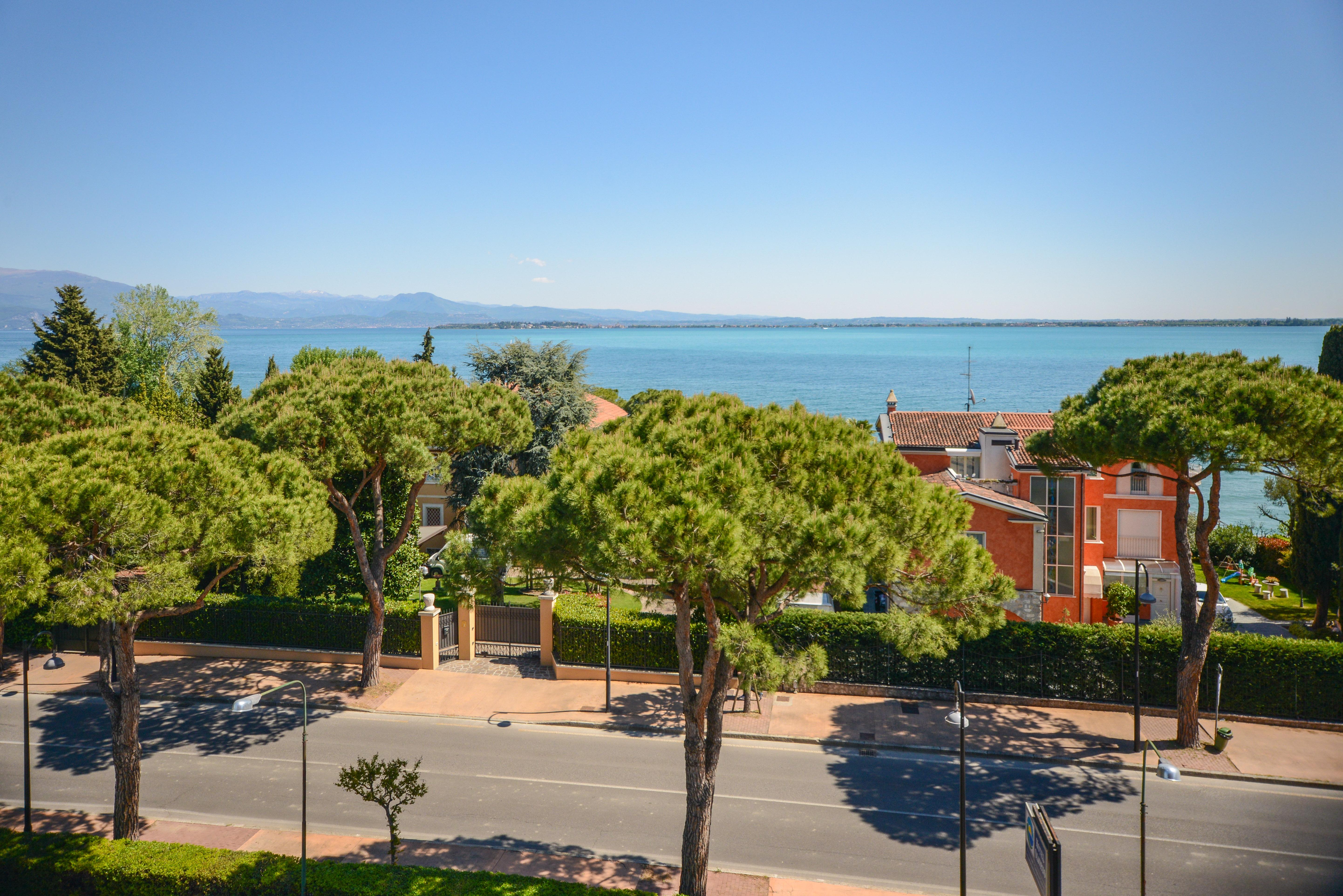Hotel Oliveto Desenzano del Garda Exterior photo