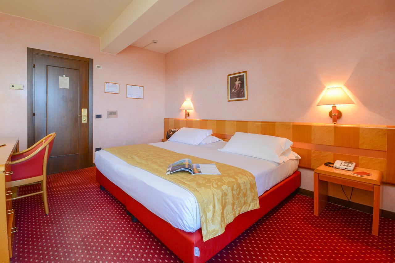 Hotel Oliveto Desenzano del Garda Exterior photo
